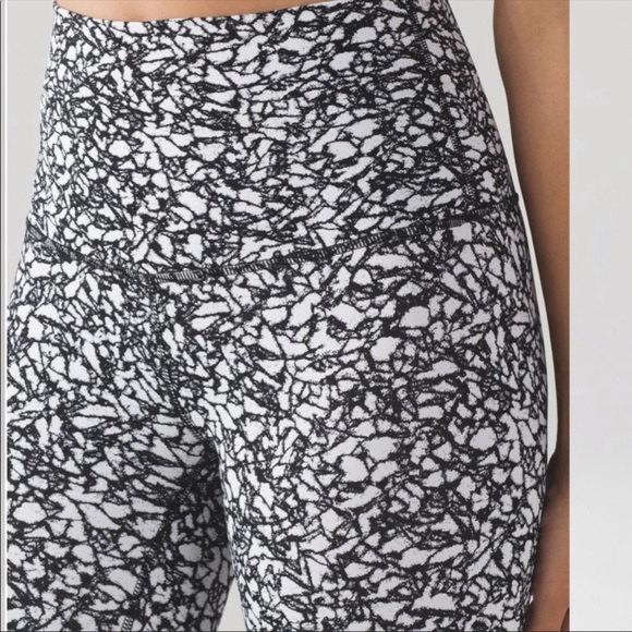 Lululemon Wunder Under Crop - Picture 2 of 10